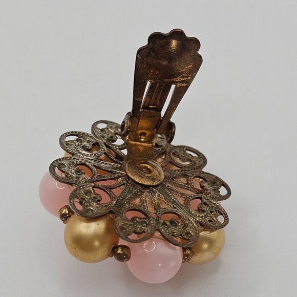 Vintage Pink & Gold Toned Cluster Floral Round Clip On Non Pierced Ear Earrings - Picture 9 of 9
